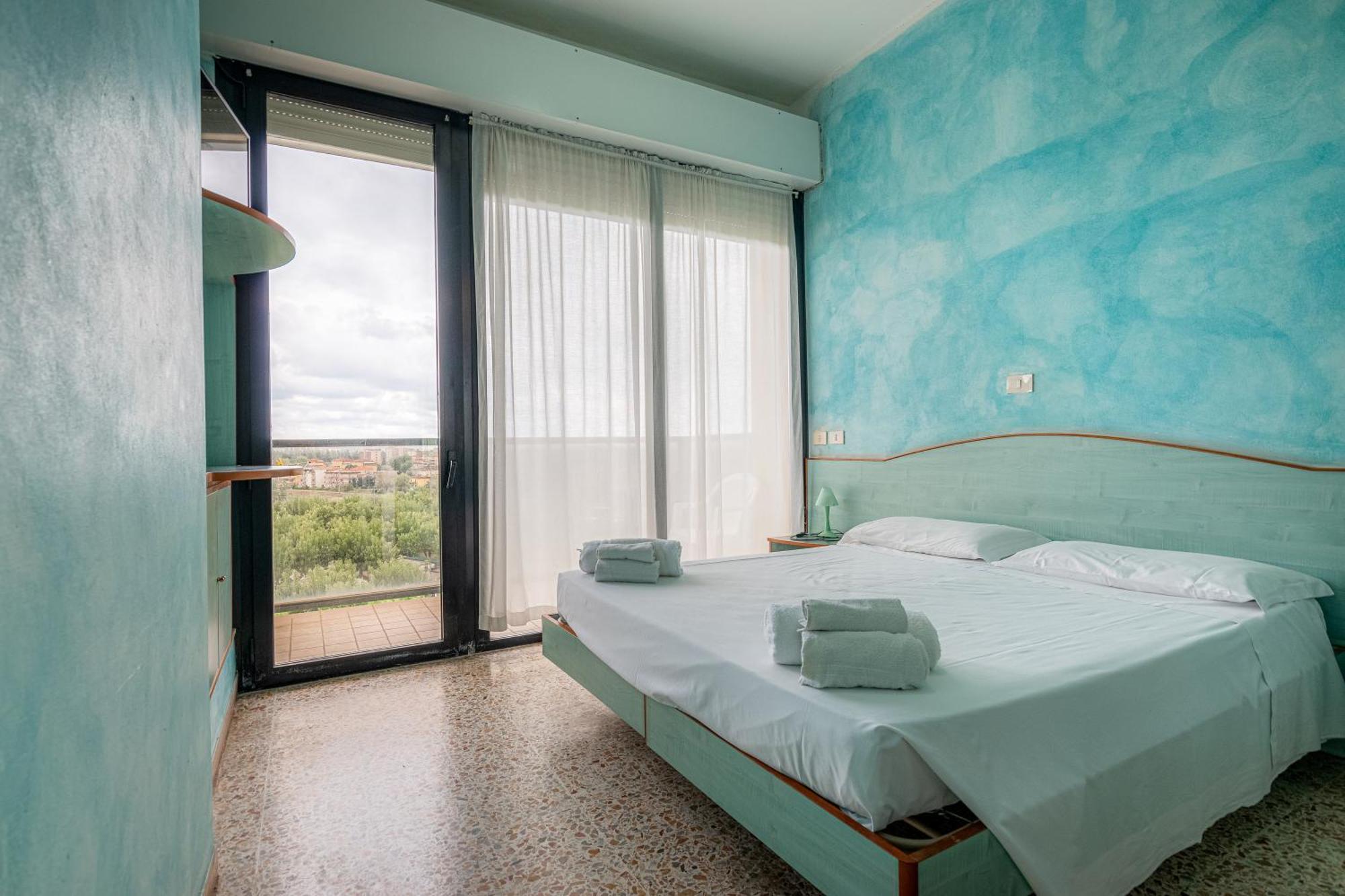 Crown Hotel 3*